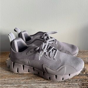 Used-Women Reebok Dynamica Zig-Size 10